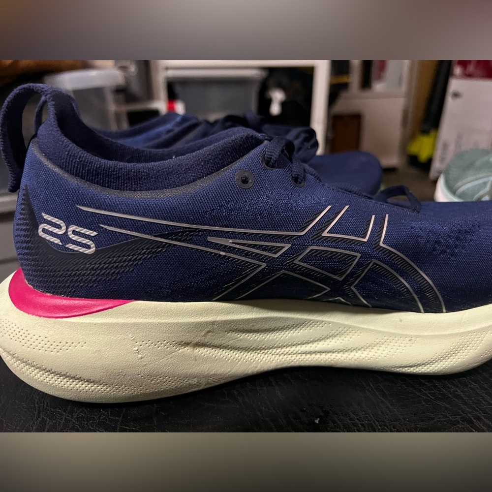 ASICS Nimbus 25
